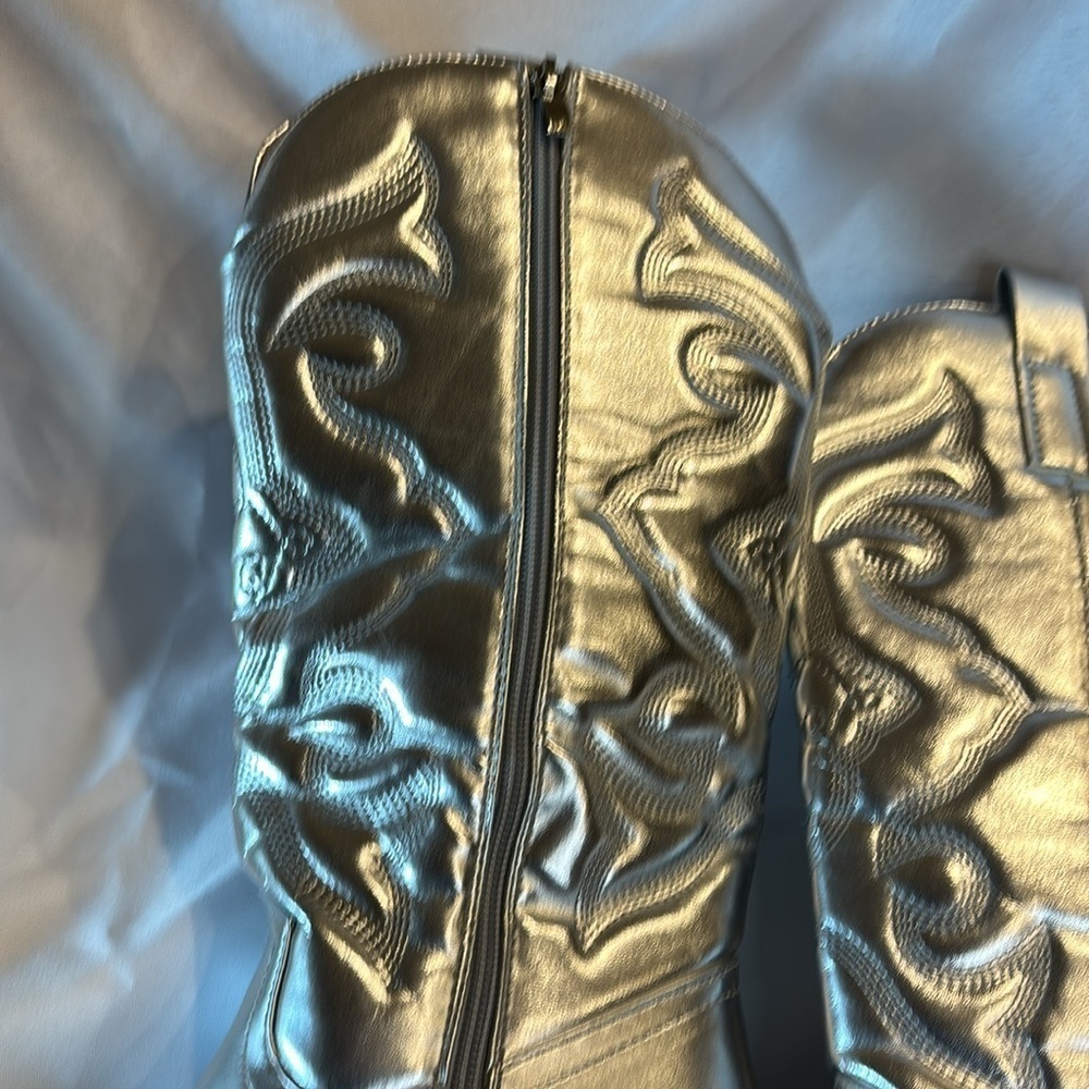 Shiny Silver zip up boots New with tags - Picture 2 of 8
